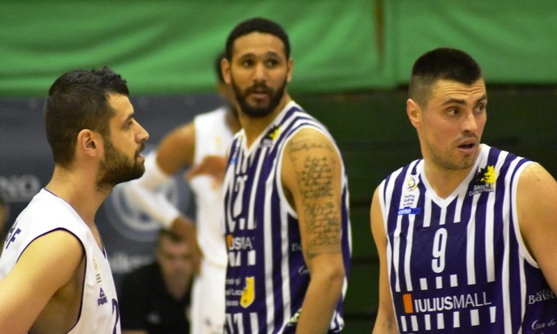 Milos Komatina continua la BC Timisoara