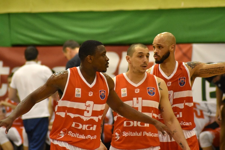 Prelungiri de contract la CSM U Oradea